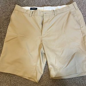 Men’s khaki shorts